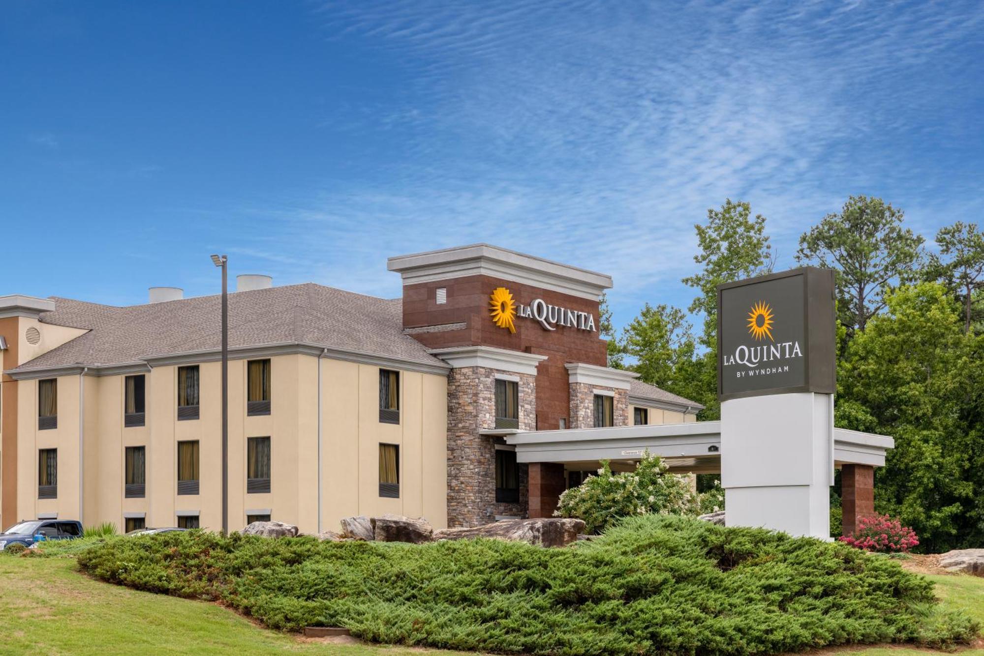 La Quinta Inn & Suites By Wyndham Covington Esterno foto