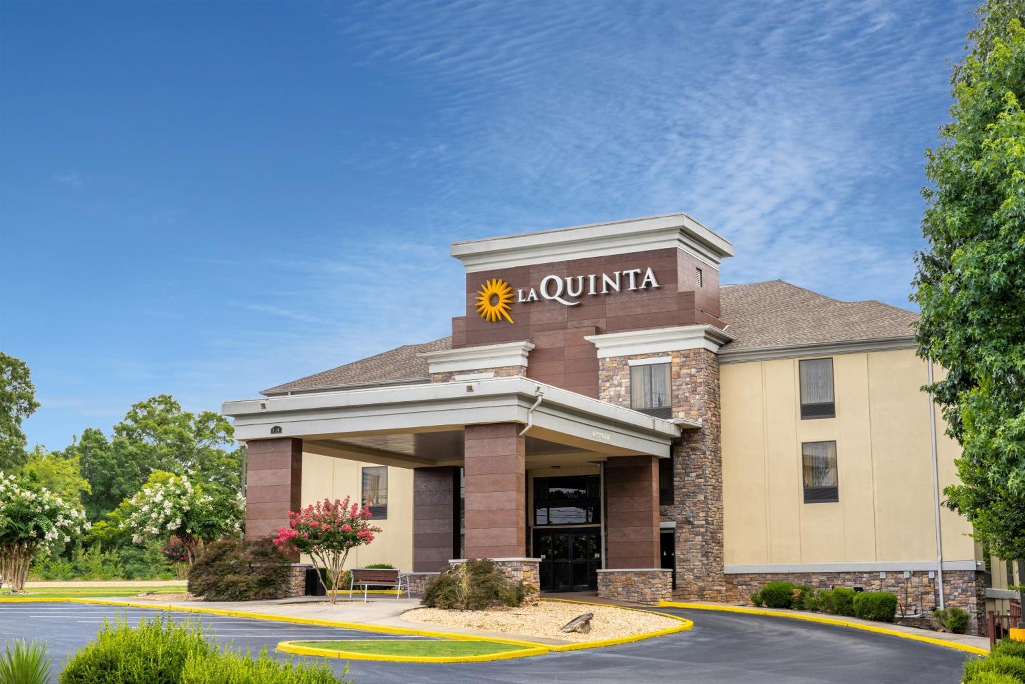 La Quinta Inn & Suites By Wyndham Covington Esterno foto