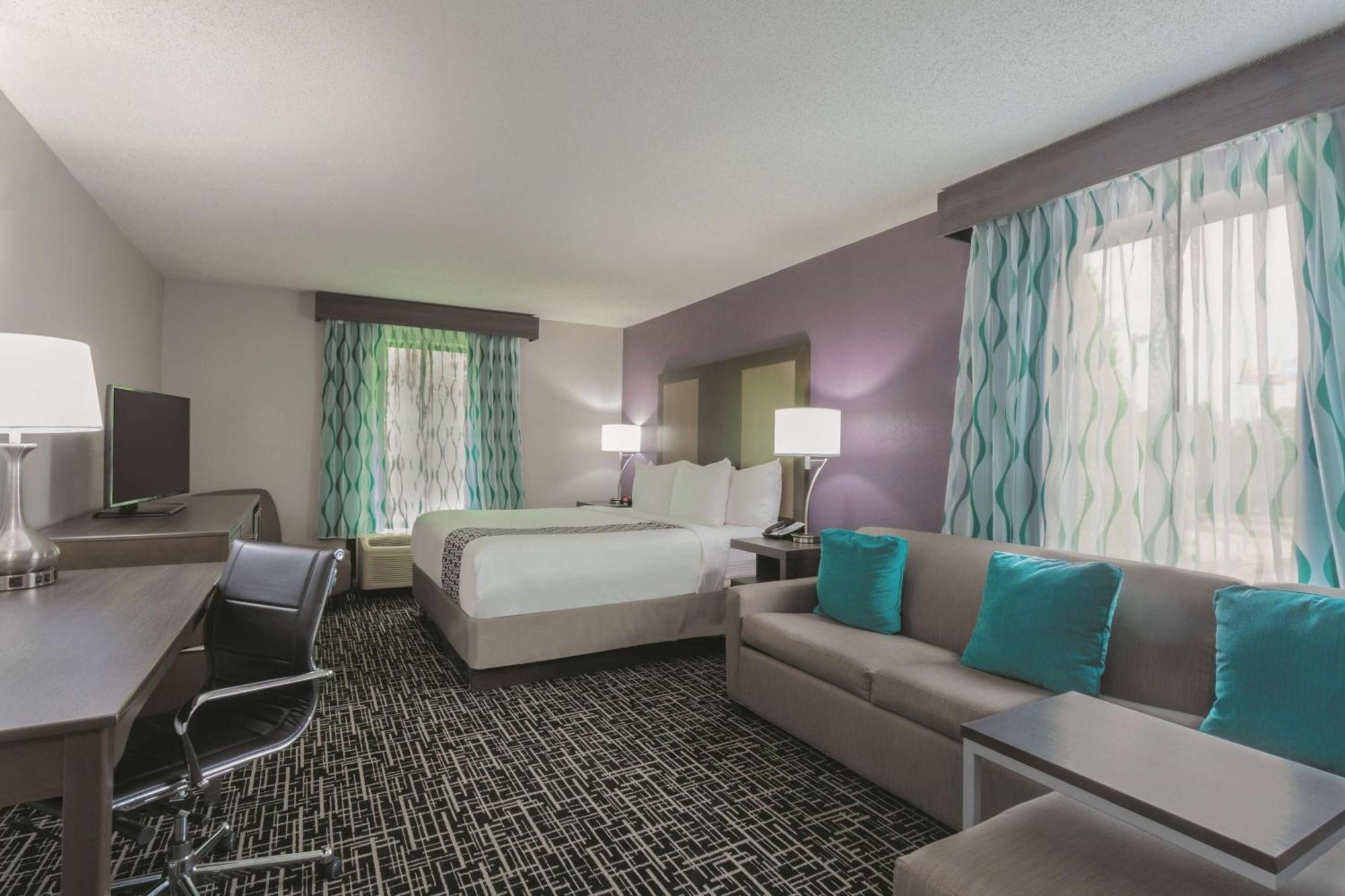 La Quinta Inn & Suites By Wyndham Covington Esterno foto