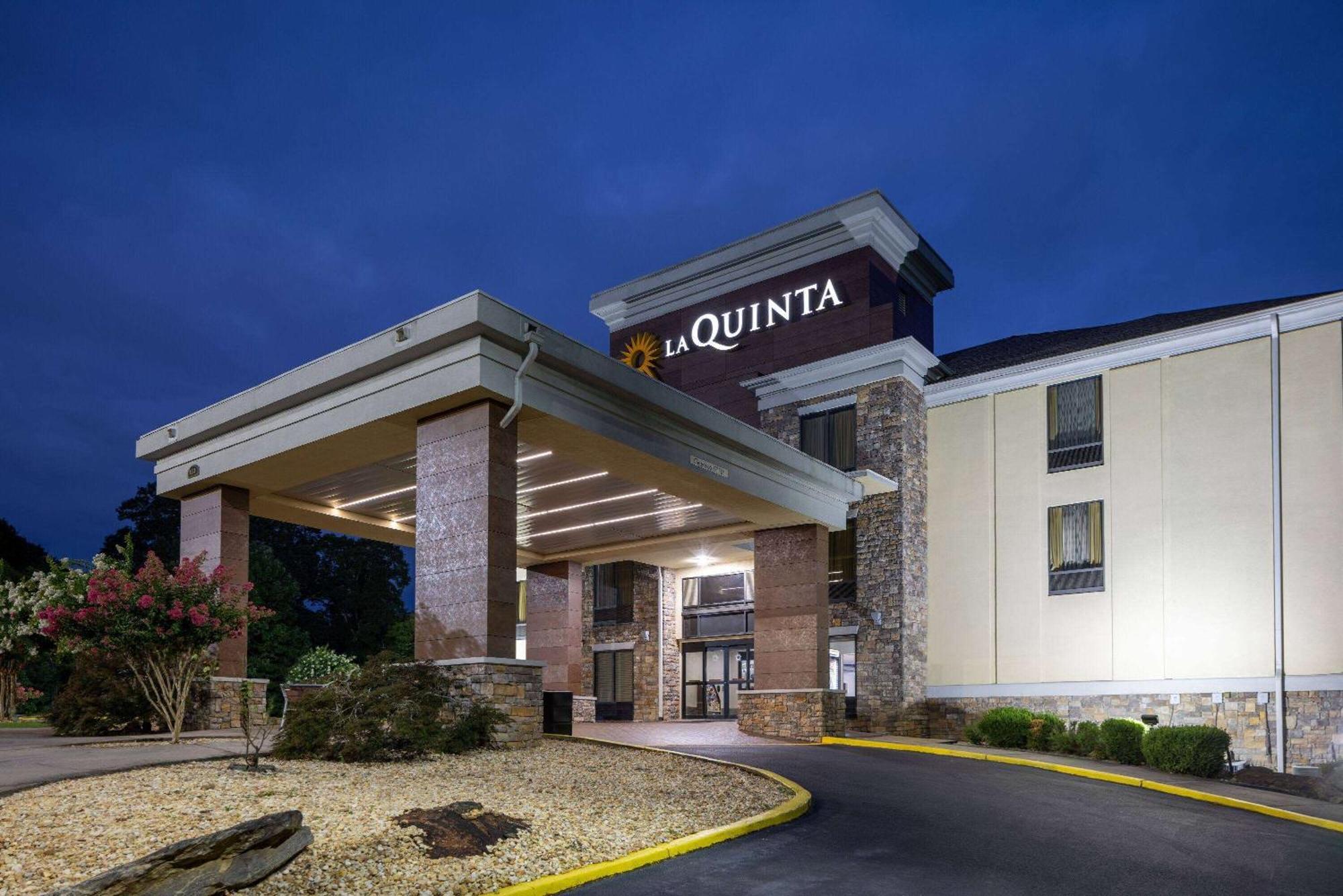 La Quinta Inn & Suites By Wyndham Covington Esterno foto