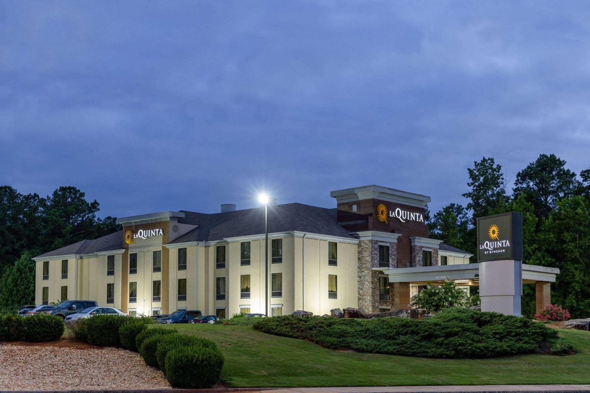 La Quinta Inn & Suites By Wyndham Covington Esterno foto