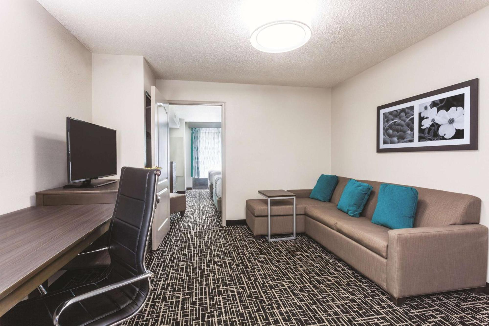 La Quinta Inn & Suites By Wyndham Covington Esterno foto