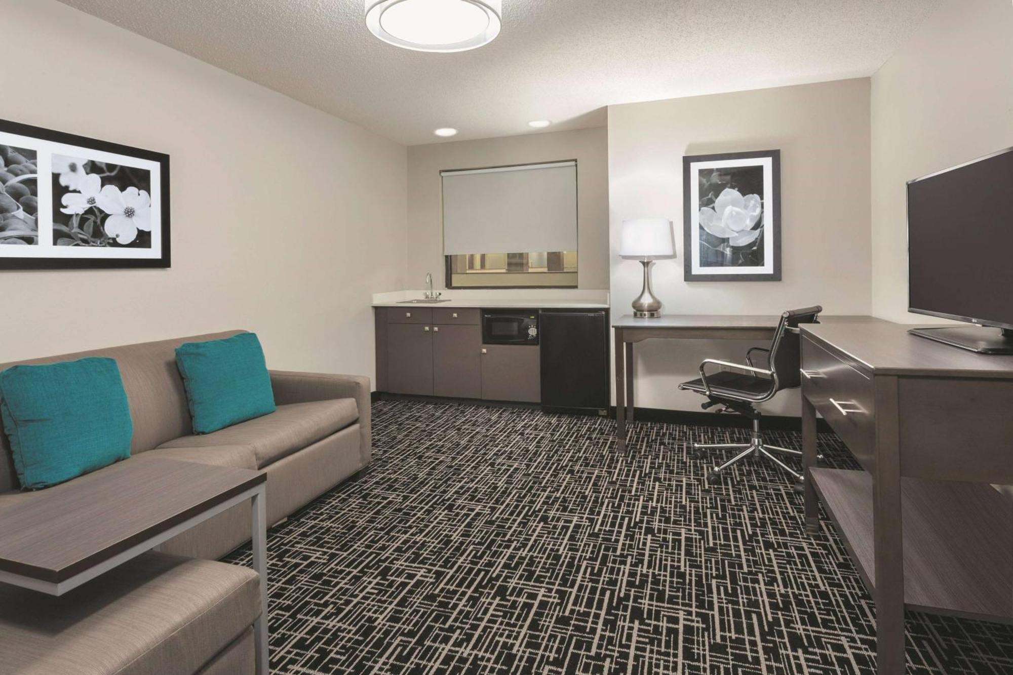 La Quinta Inn & Suites By Wyndham Covington Esterno foto