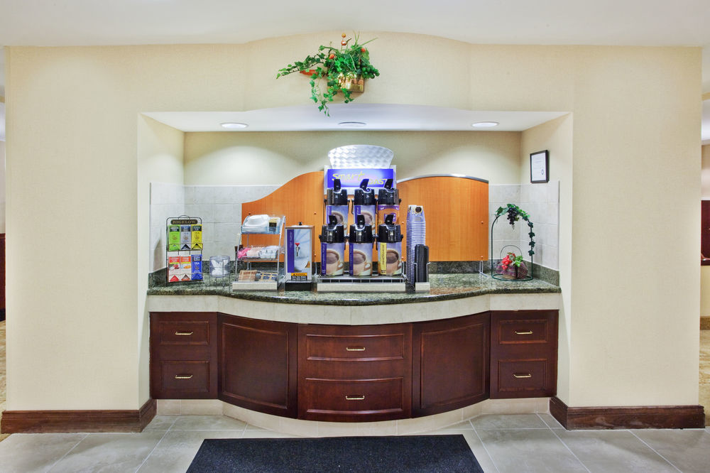 La Quinta Inn & Suites By Wyndham Covington Esterno foto